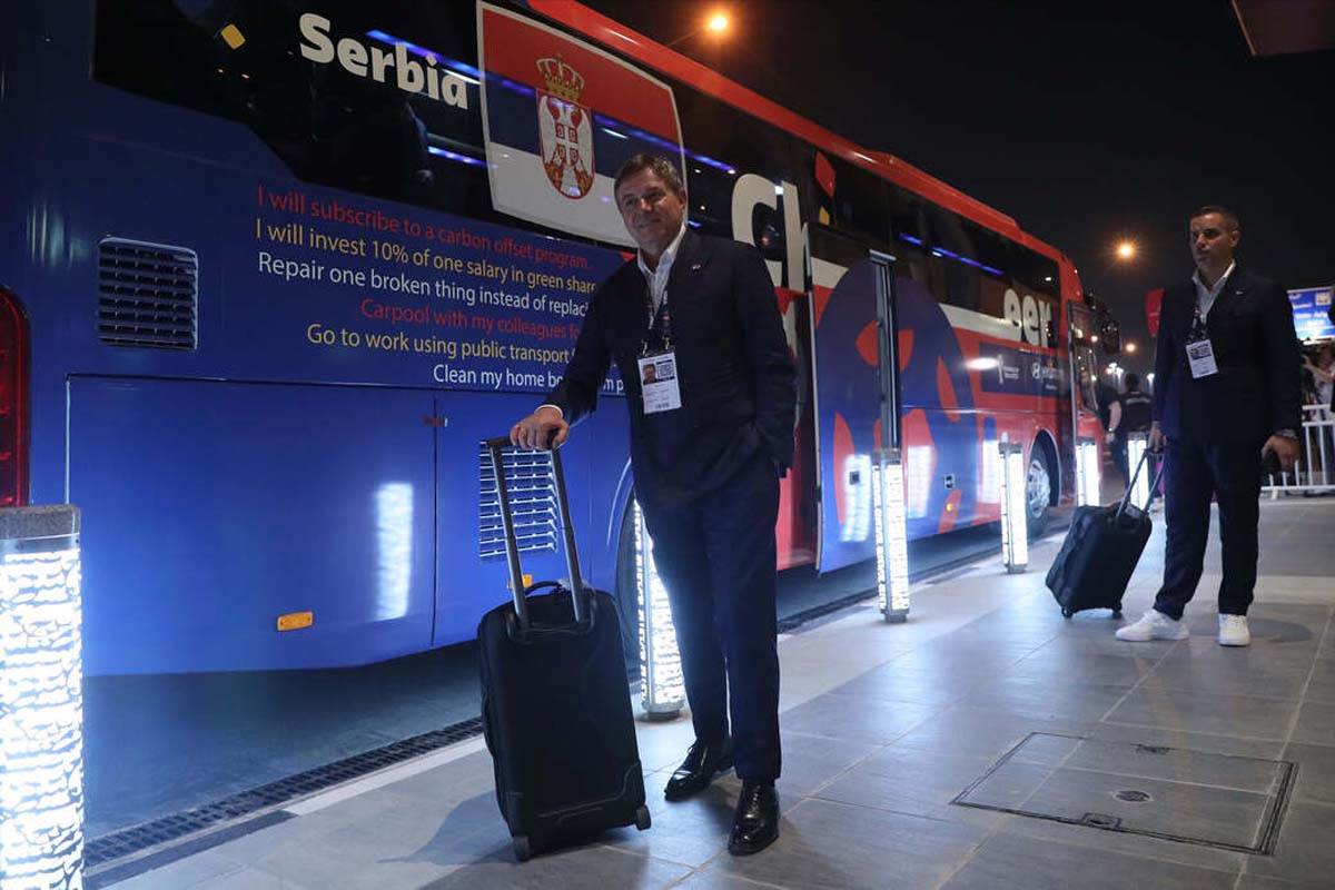 Doček Srbije u Kataru narodna nošnja