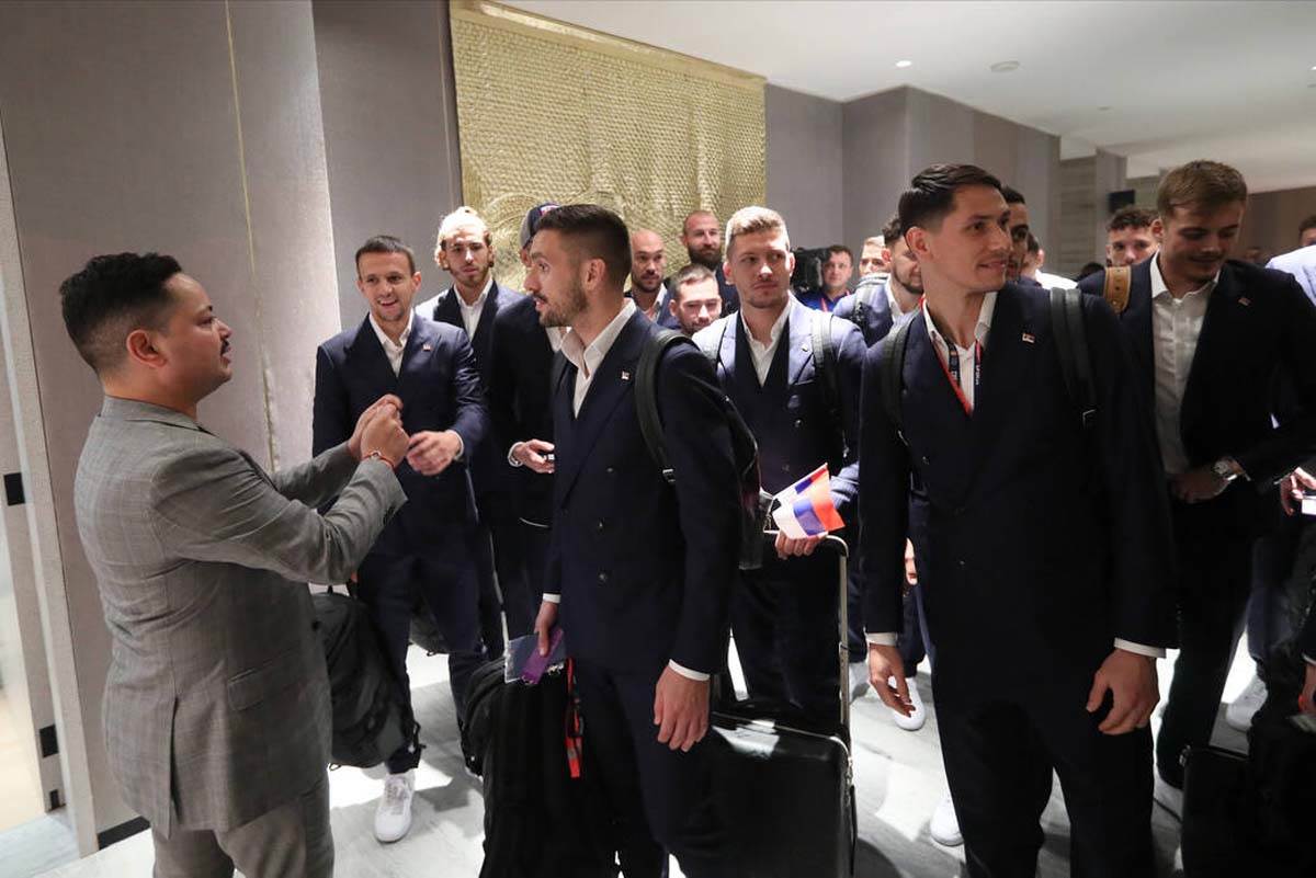 Doček Srbije u Kataru narodna nošnja