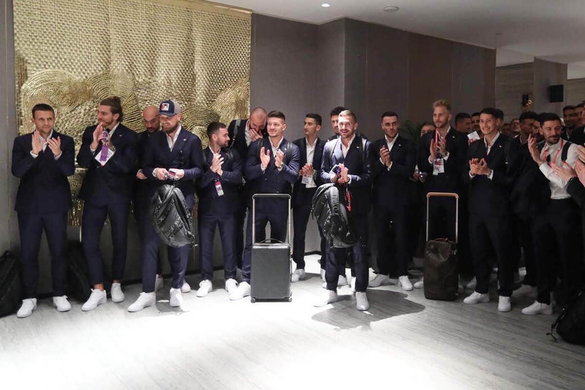 Doček Srbije u Kataru narodna nošnja