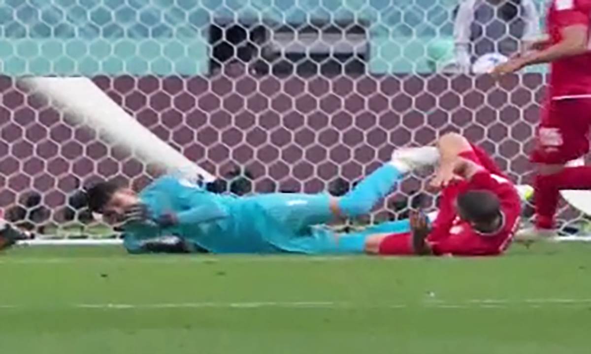 Povreda golmana Irana (3).jpg