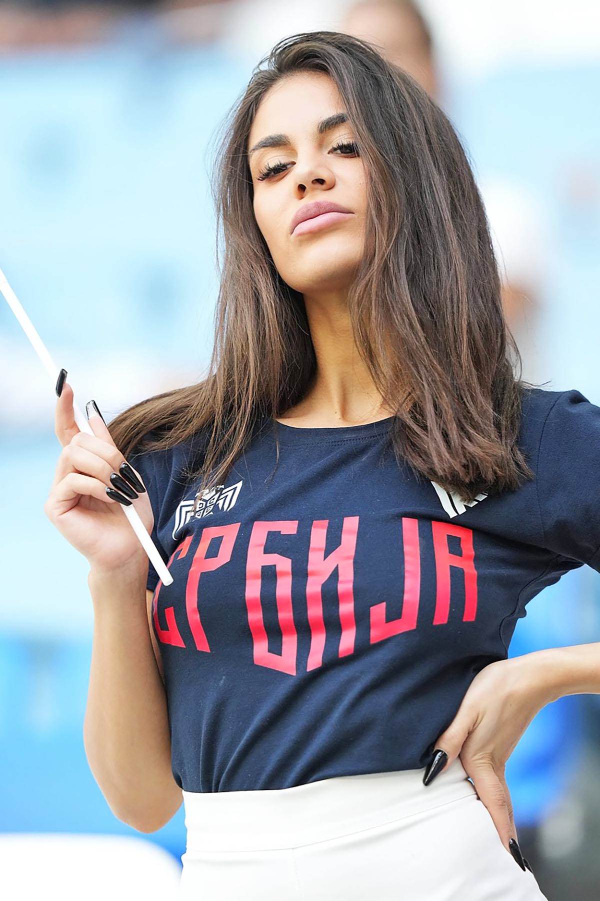 Srpska navijačica (1).jpg