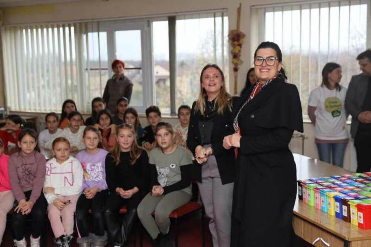  

U Novom Sadu je oko hiljadu dece učestvovalo u projektu “Ekološko vaspitanje, zdravo odrastanje”.