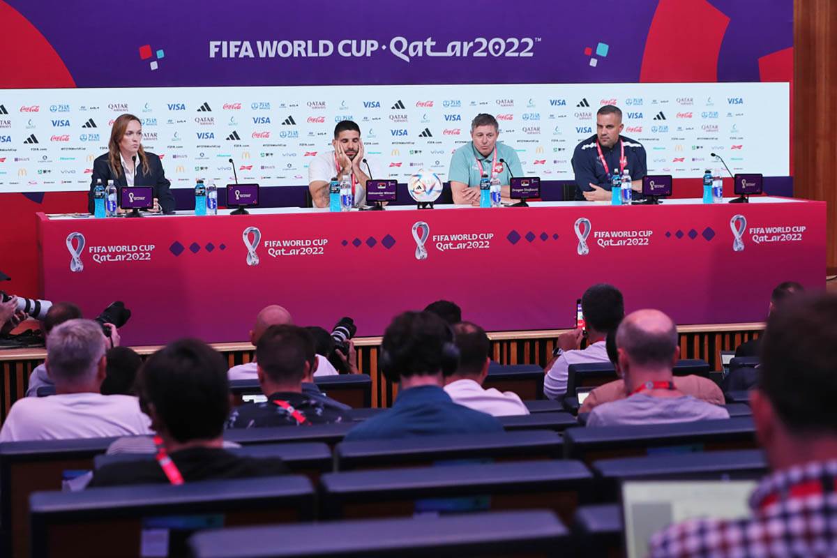 Piksi Mitrovic konferencija Srbija Katar 2022 (1).JPG