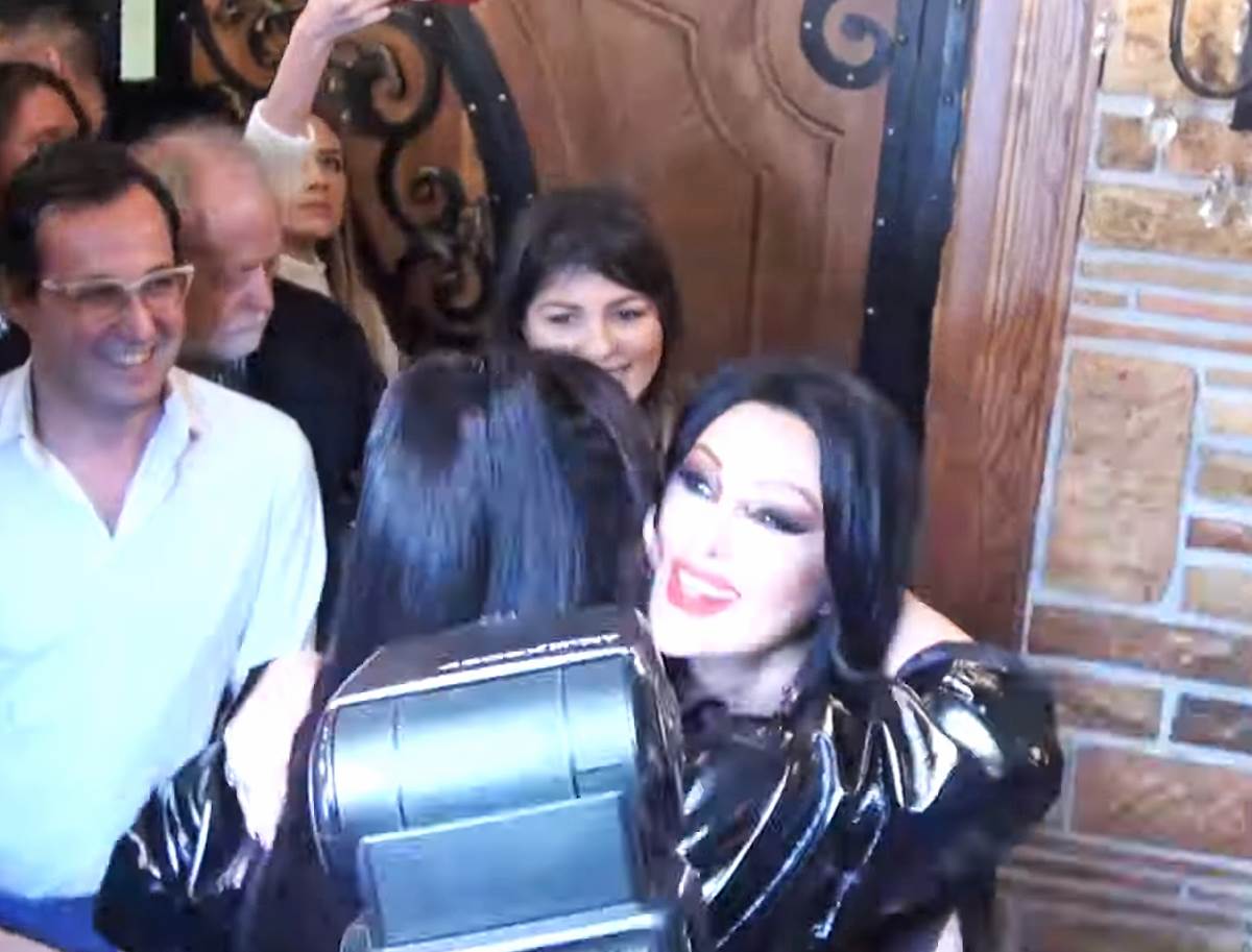 Seka Aleksic Dragana Mirkovic paparaco lov (5).png