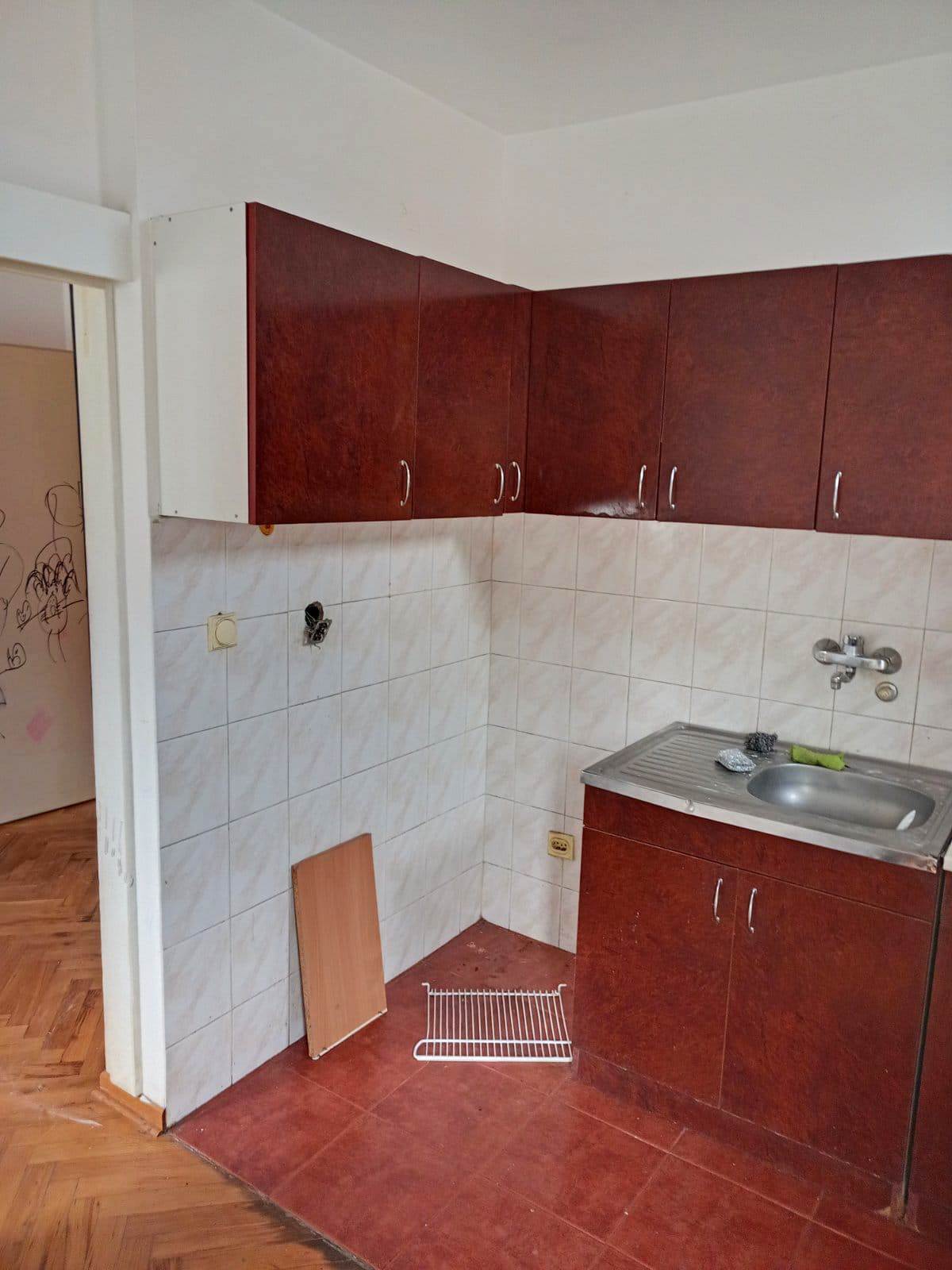 Stan na prodaju na Medakoviću 1300 evra kvadrat