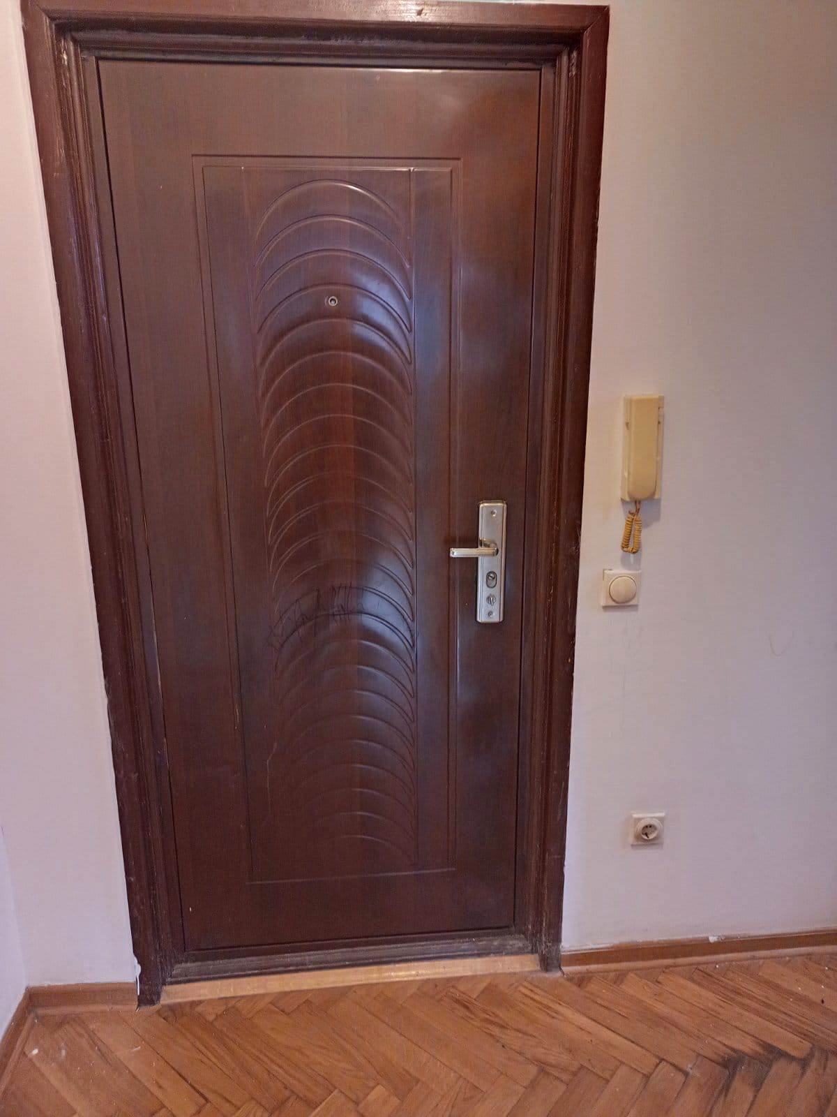 Stan na prodaju na Medakoviću 1300 evra kvadrat