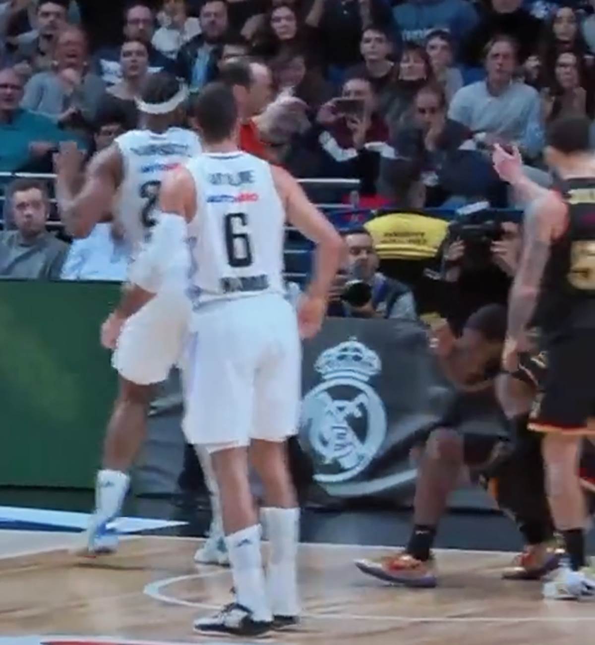 Dzordan Lojd (6).png