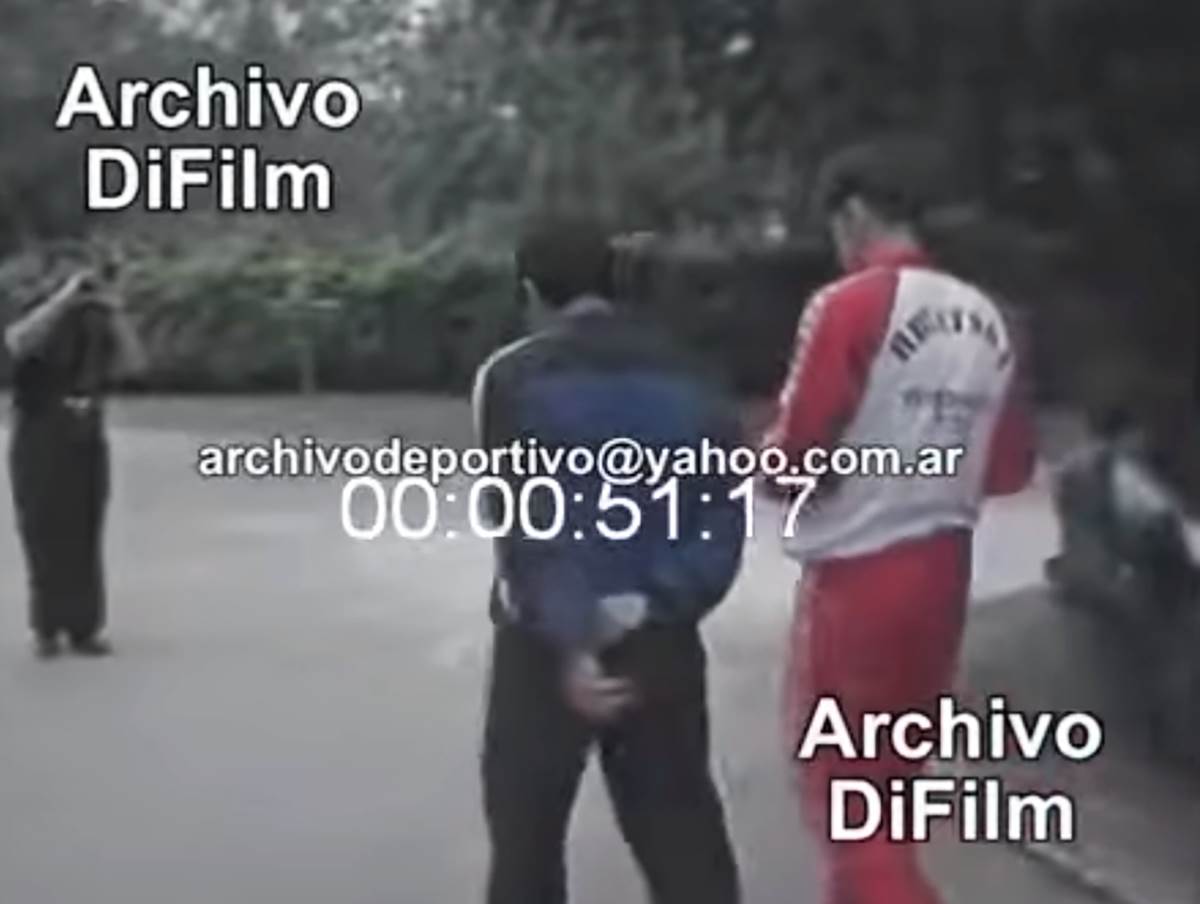 Maradona Suker na grobu Drazena Petrovica (3).png