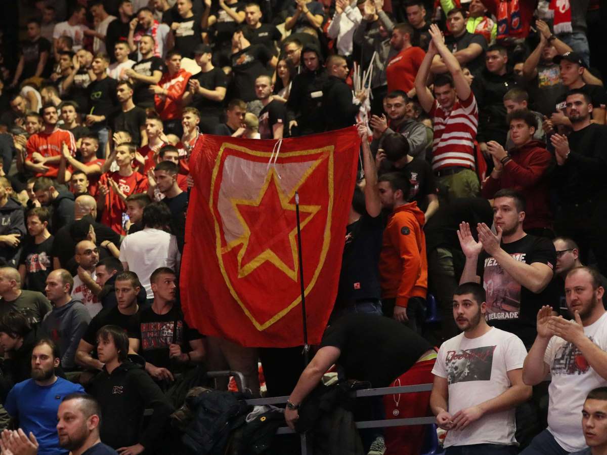 Delije i zastava Argentine na utakmici Crvena zvezda Žalgiris