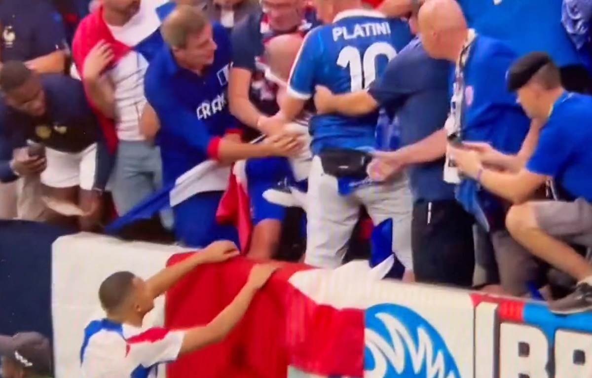 Mbape navijac francuske (4).png