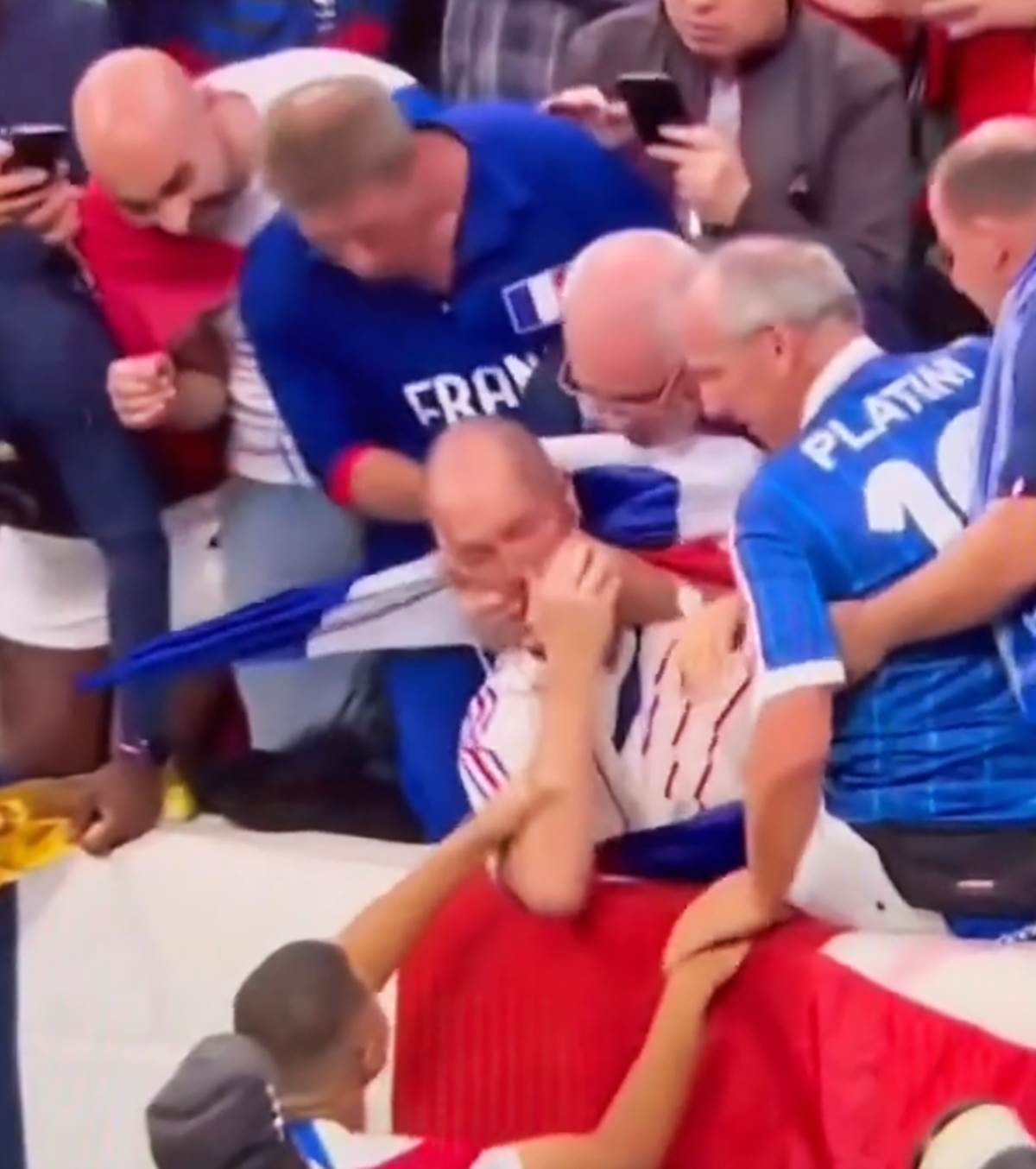 Mbape navijac francuske (1).png