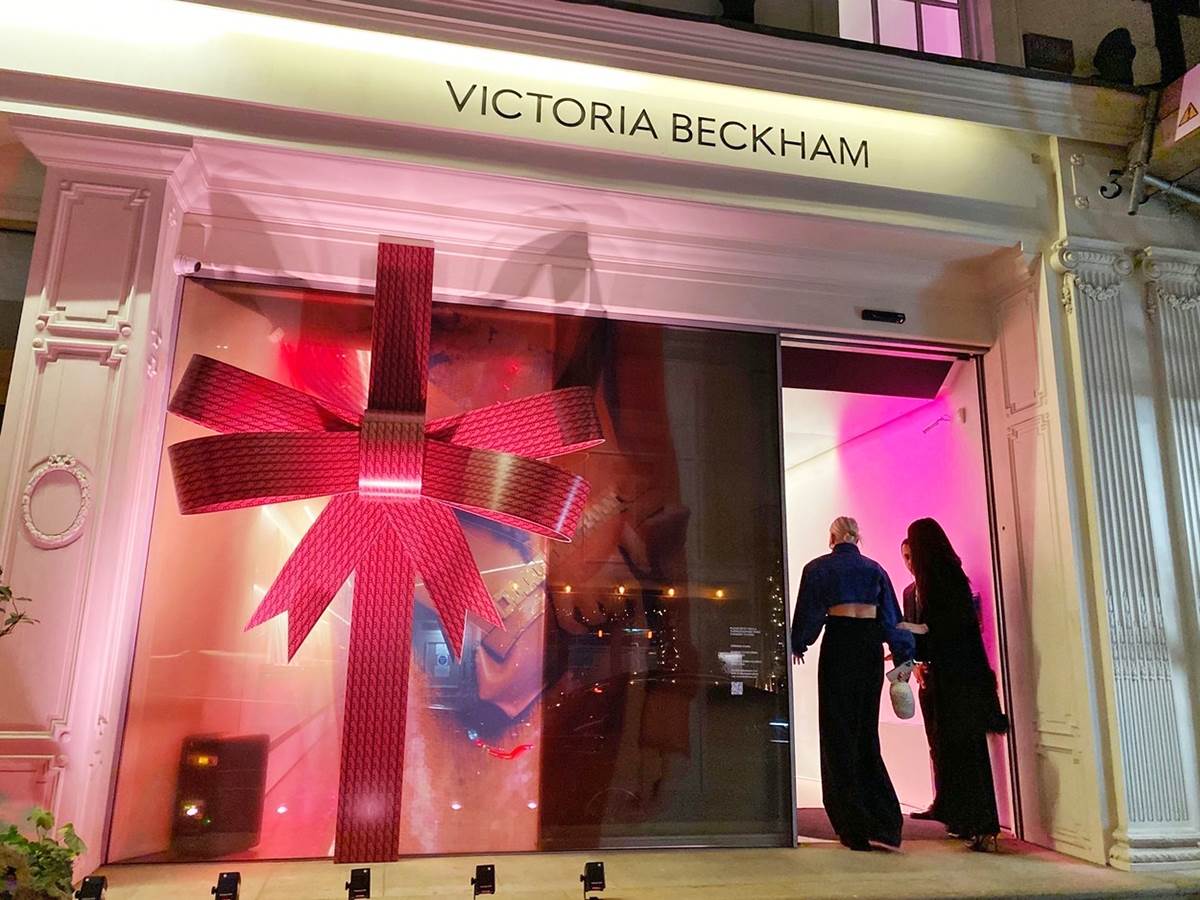 Viktorija Bekam u suknji otkrila znake starenja