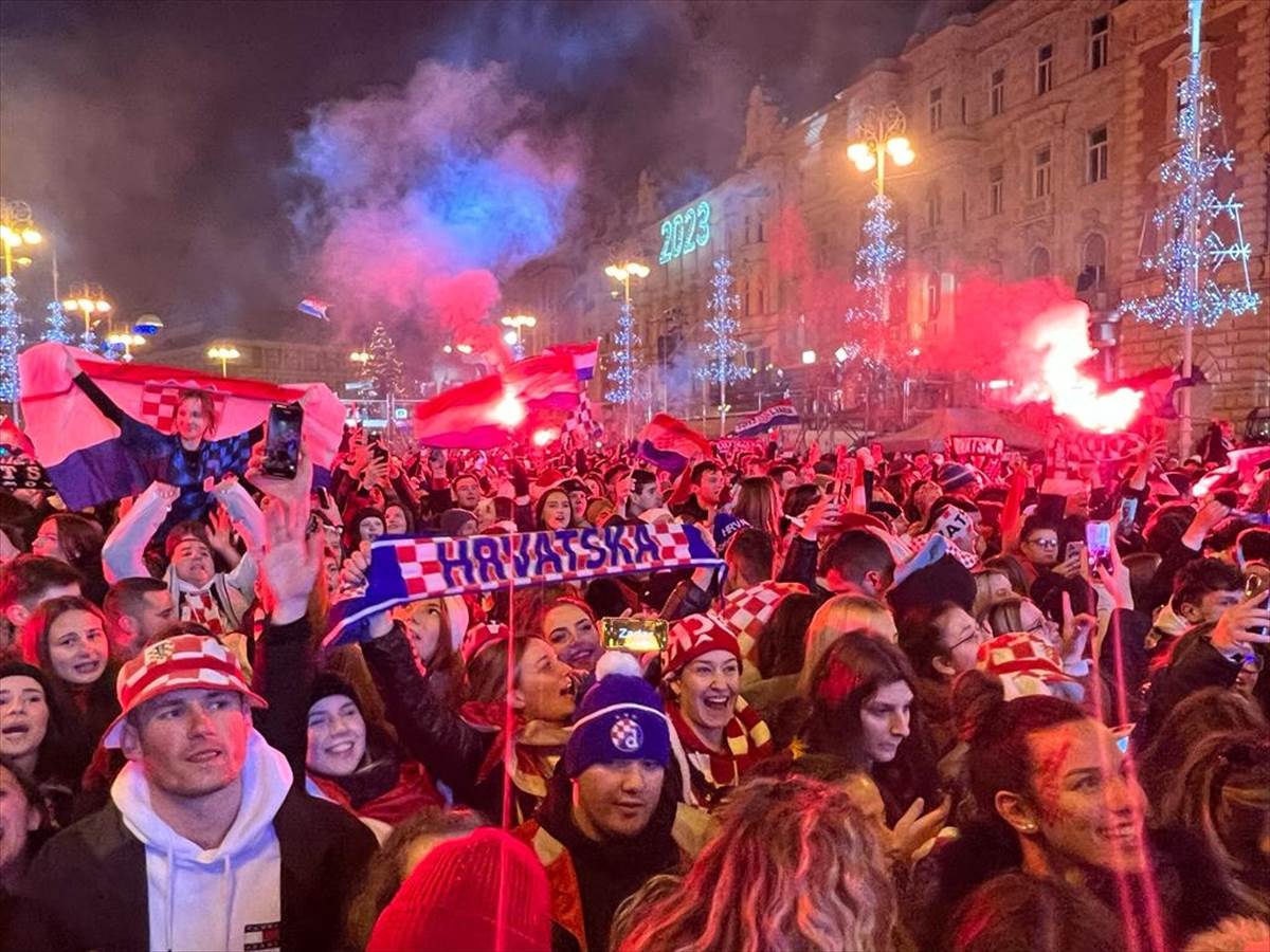 Hiljade navijača pristiže u centar Zagreba4.jpg