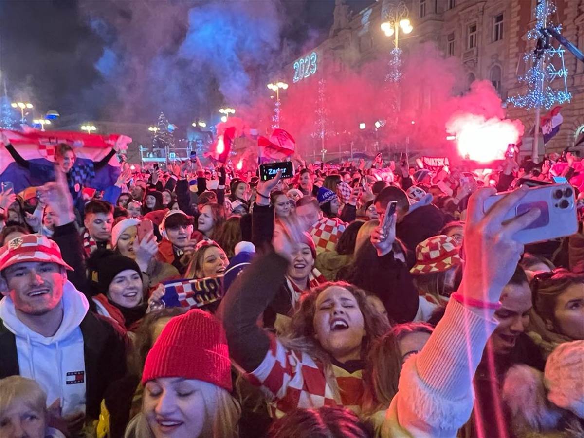 Hiljade navijača pristiže u centar Zagreba5.jpg