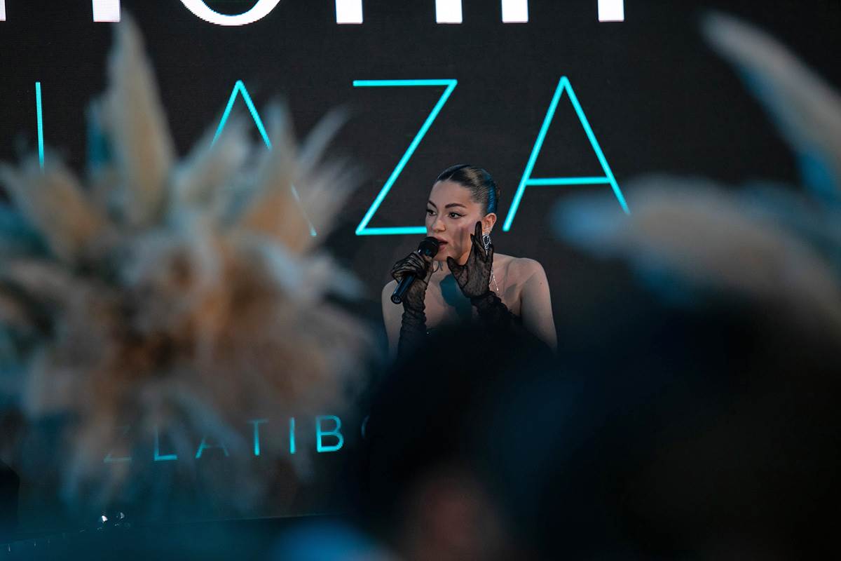 Sara Jo Mona Plaza (5).jpg