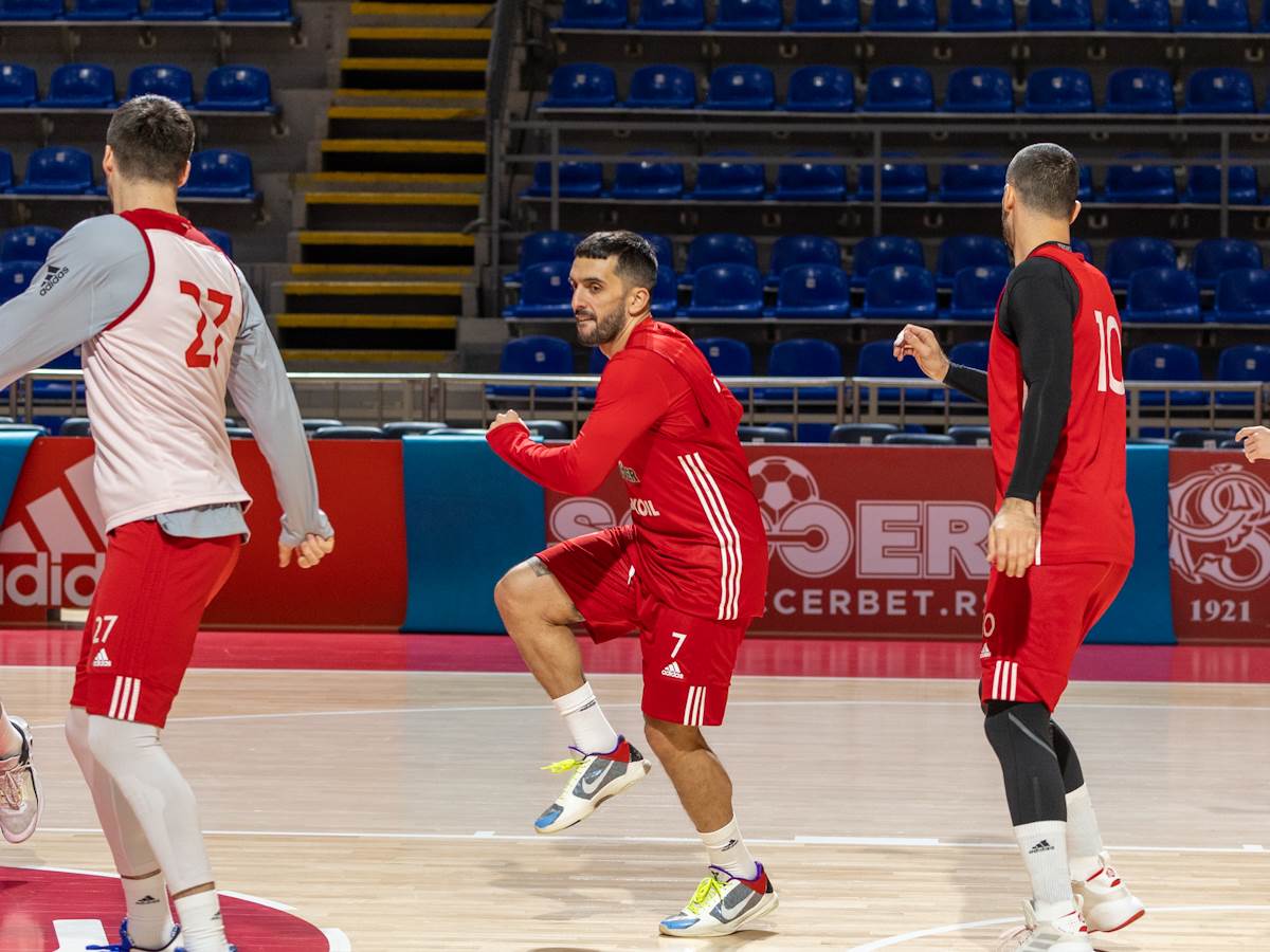 Da li Kampaco igra protiv Olimpijakosa