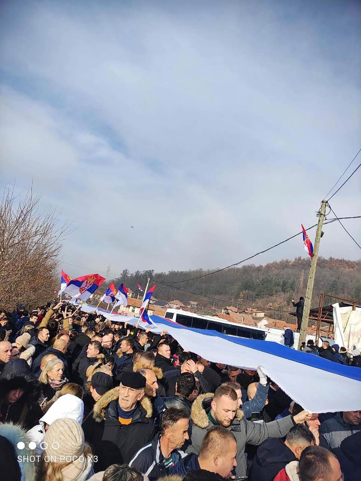 Srbi na barikadama Kosovo (6).jpg