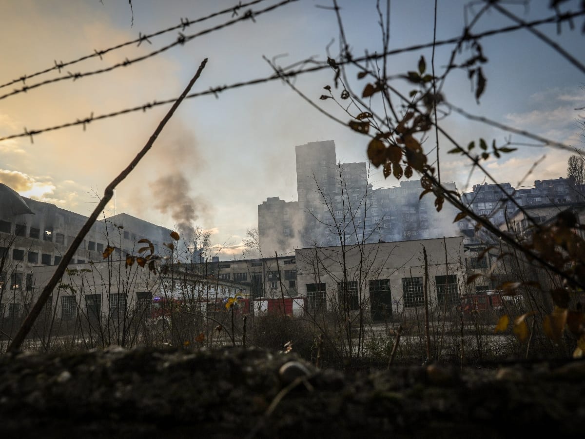 Pozar fabrika Sutjeska vatrogasci (13).jpeg