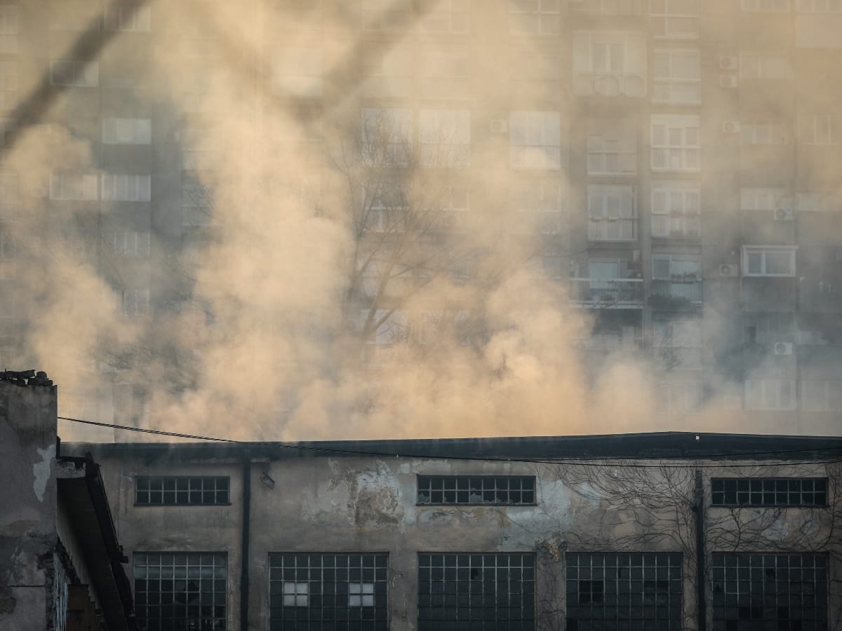 Pozar fabrika Sutjeska vatrogasci (1).jpeg