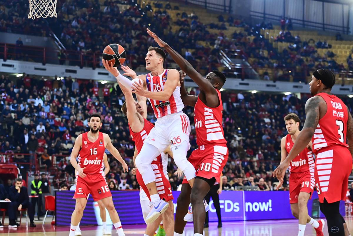 Crvena Zvezda Olimpijakos Evroliga (10).jpg