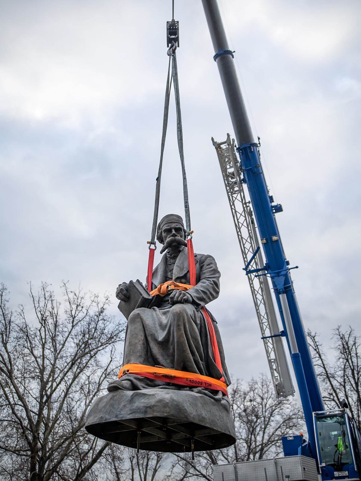 Vuk Karadžić spomenik-0024.jpg