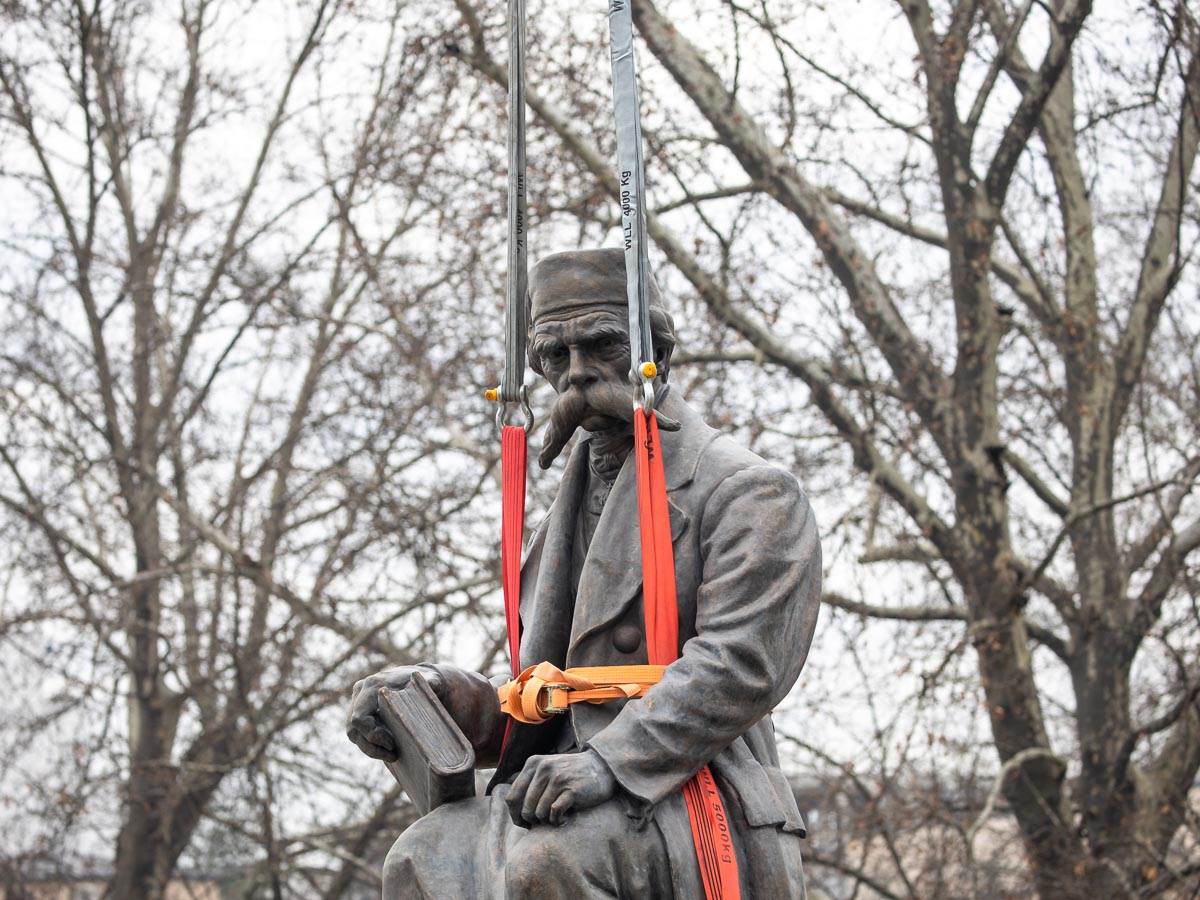 Vuk Karadžić spomenik-0041.jpg