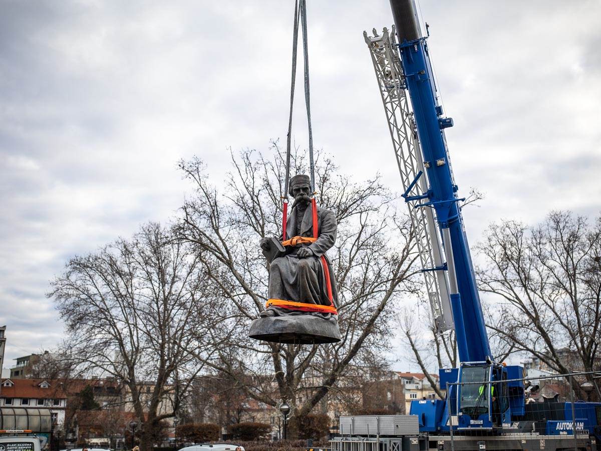 Vuk Karadžić spomenik-0046.jpg