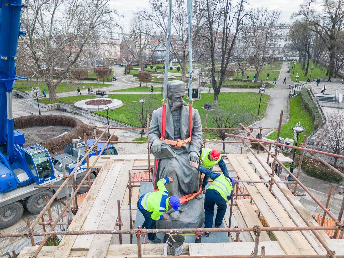 Vuk Karadžić spomenik-0061.jpg