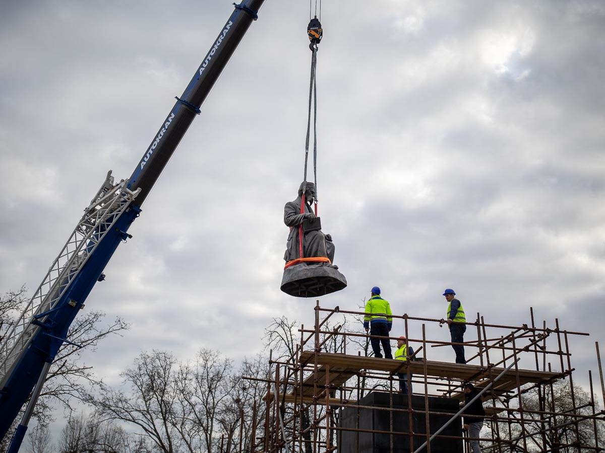 Vuk Karadžić spomenik-0061-2.jpg