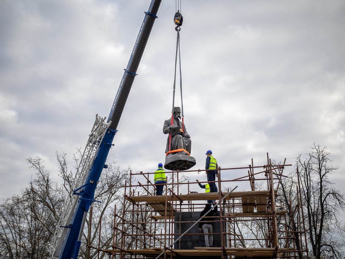 Vuk Karadžić spomenik-0066.jpg