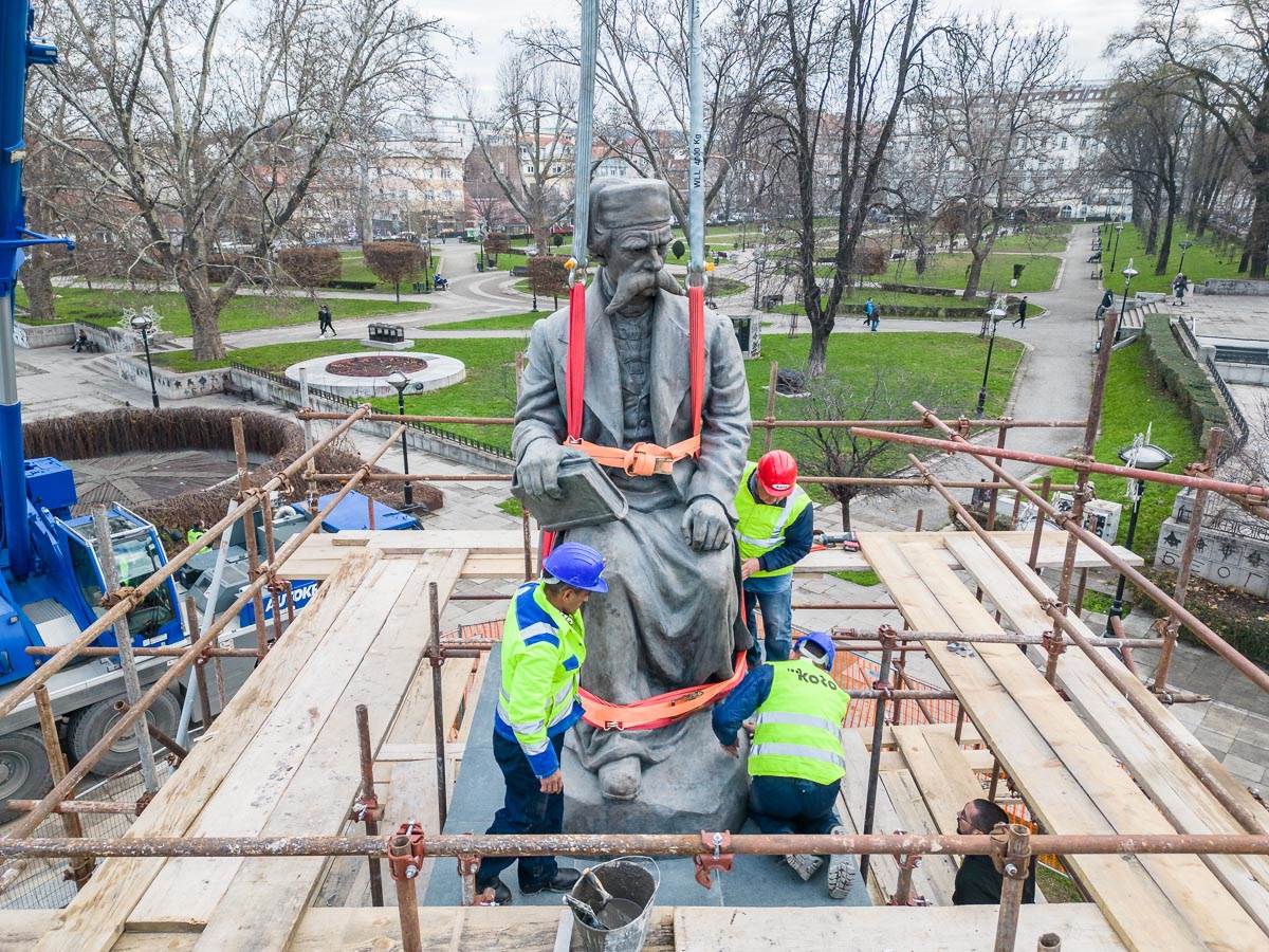 Vuk Karadžić spomenik-0068.jpg