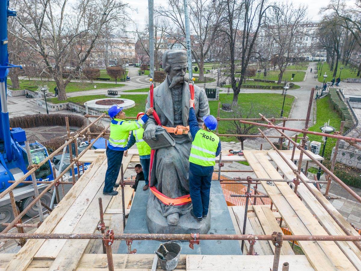 Vuk Karadžić spomenik-0075.jpg