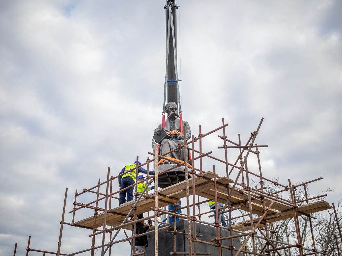 Vuk Karadžić spomenik-0080.jpg