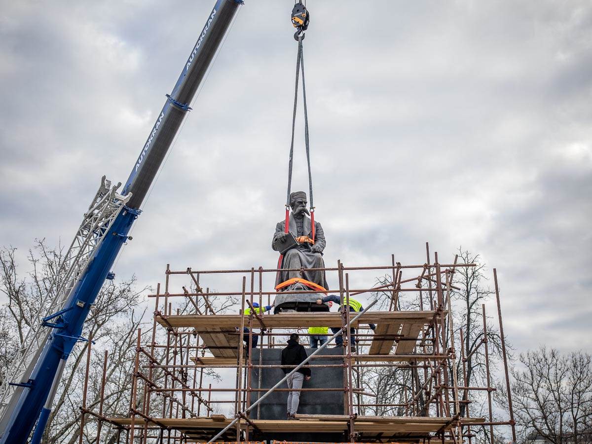 Vuk Karadžić spomenik-0102.jpg