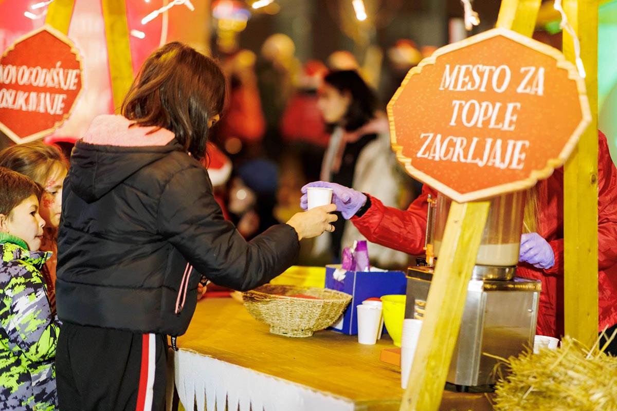 Volimo praznike jer volimo jedni druge_Mesto za tople zalogaje.jpg