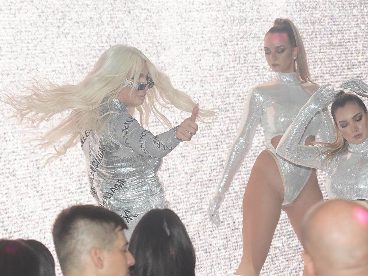 Jelena karleuša nastup hajat 2023 (9).jpg