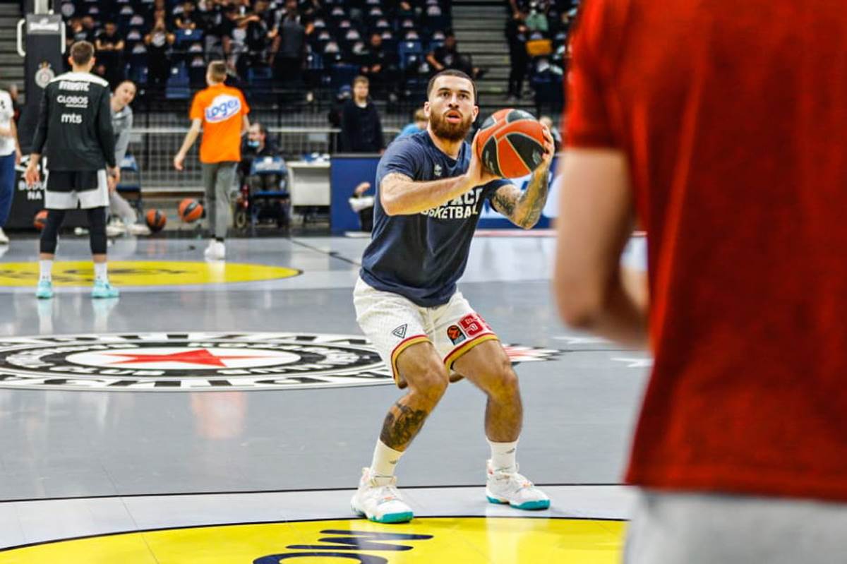 Partizan Hala Zagrevanje Meč KK (5).jpg