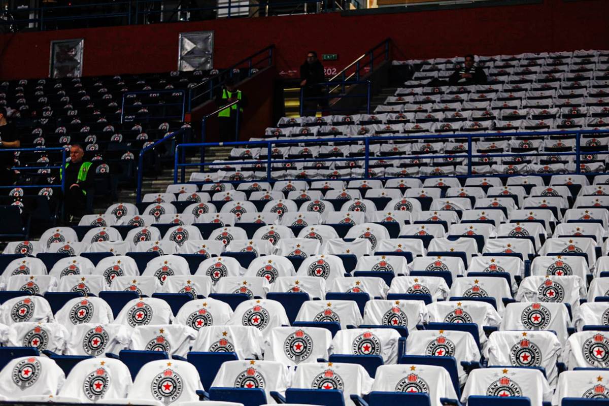 Partizan Hala Zagrevanje Meč KK (7).jpg