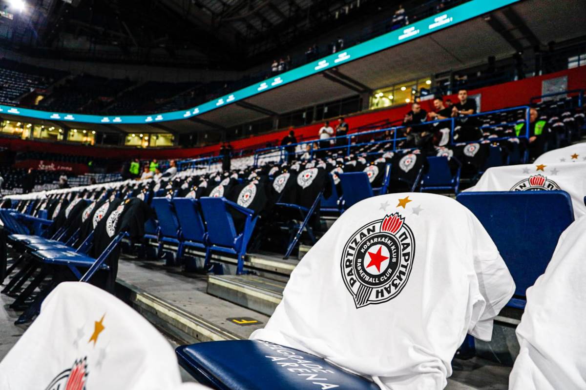 Partizan Hala Zagrevanje Meč KK (9).jpg