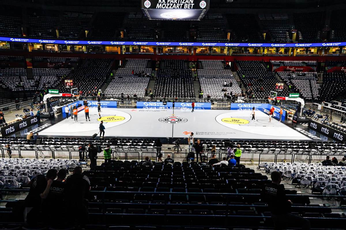 Partizan Hala Zagrevanje Meč KK (11).jpg