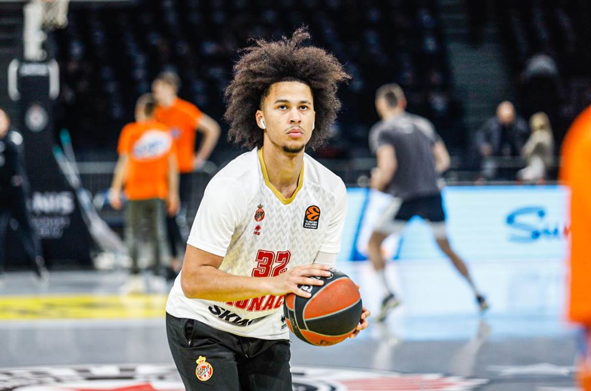 Partizan Hala Zagrevanje Meč KK (14).jpg