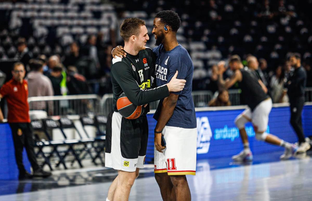 Partizan Hala Zagrevanje Meč KK (19).jpg