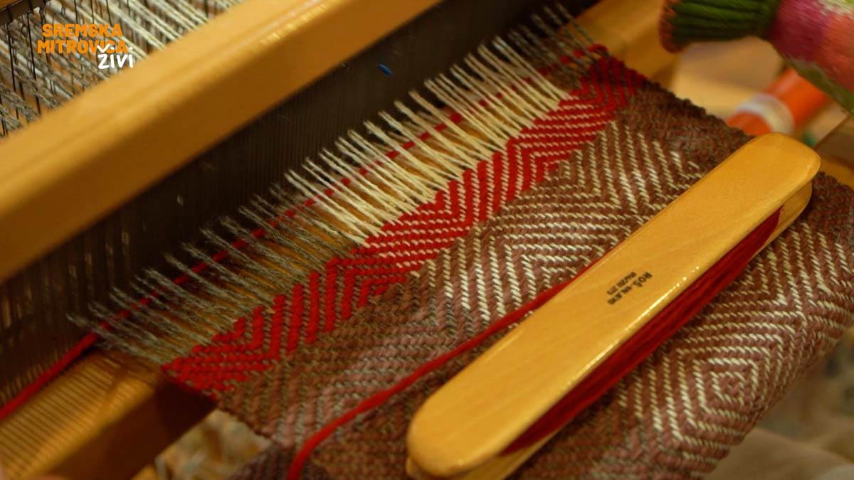 - 16x9.00_00_08_09.Still002.jpg