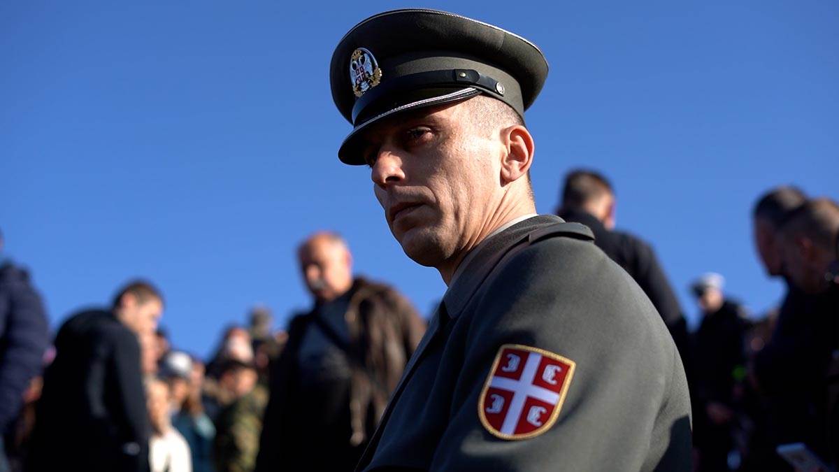 - 16x9.00_00_46_18.Still015.jpg