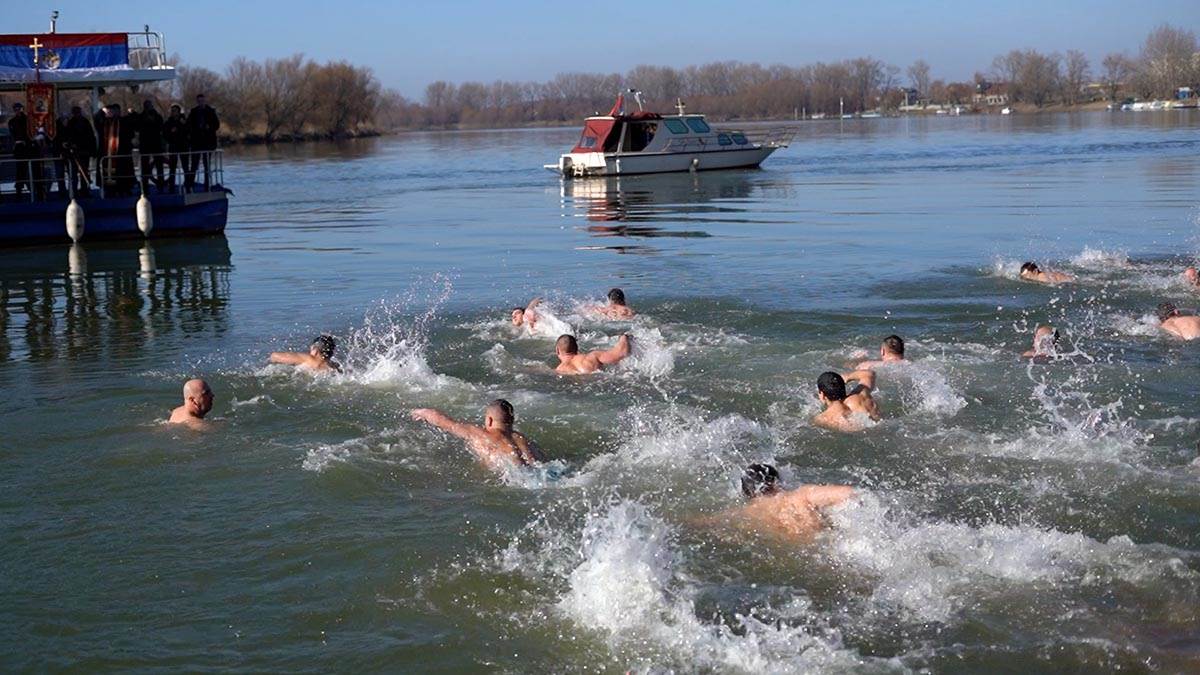 - 16x9.00_00_49_13.Still016.jpg