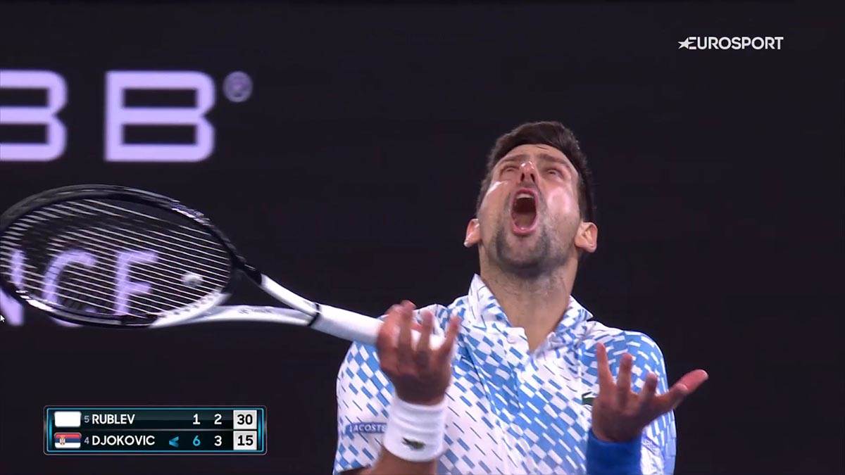 Novak Đoković urla zbog vetra (1).jpg