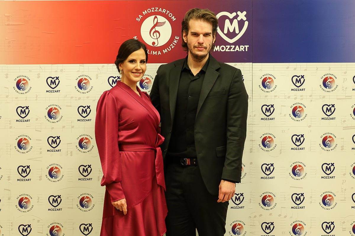 Naslovna fotka (1).jpg