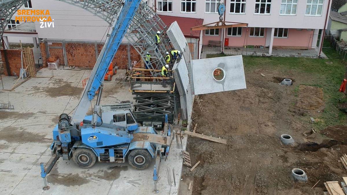 - 16x9.00_00_08_08.Still012.jpg