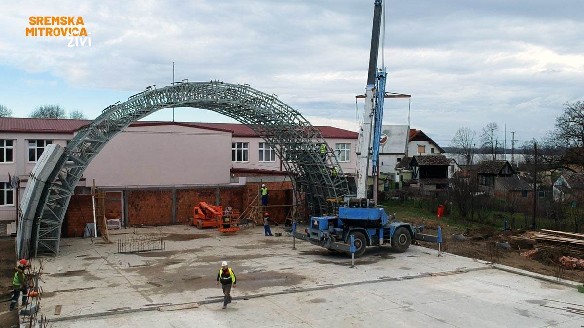 - 16x9.00_00_12_23.Still013.jpg