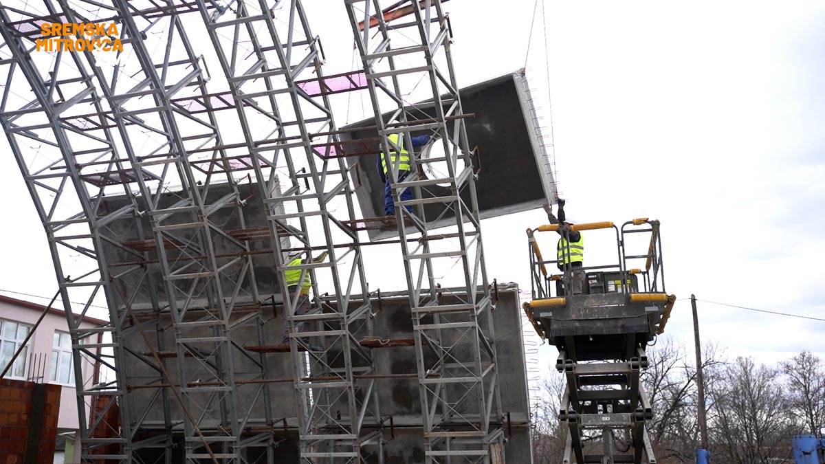 - 16x9.00_00_35_16.Still016.jpg